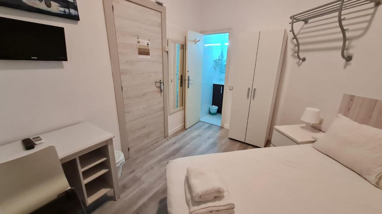 Hostal Eixample Барселона Екстер'єр фото