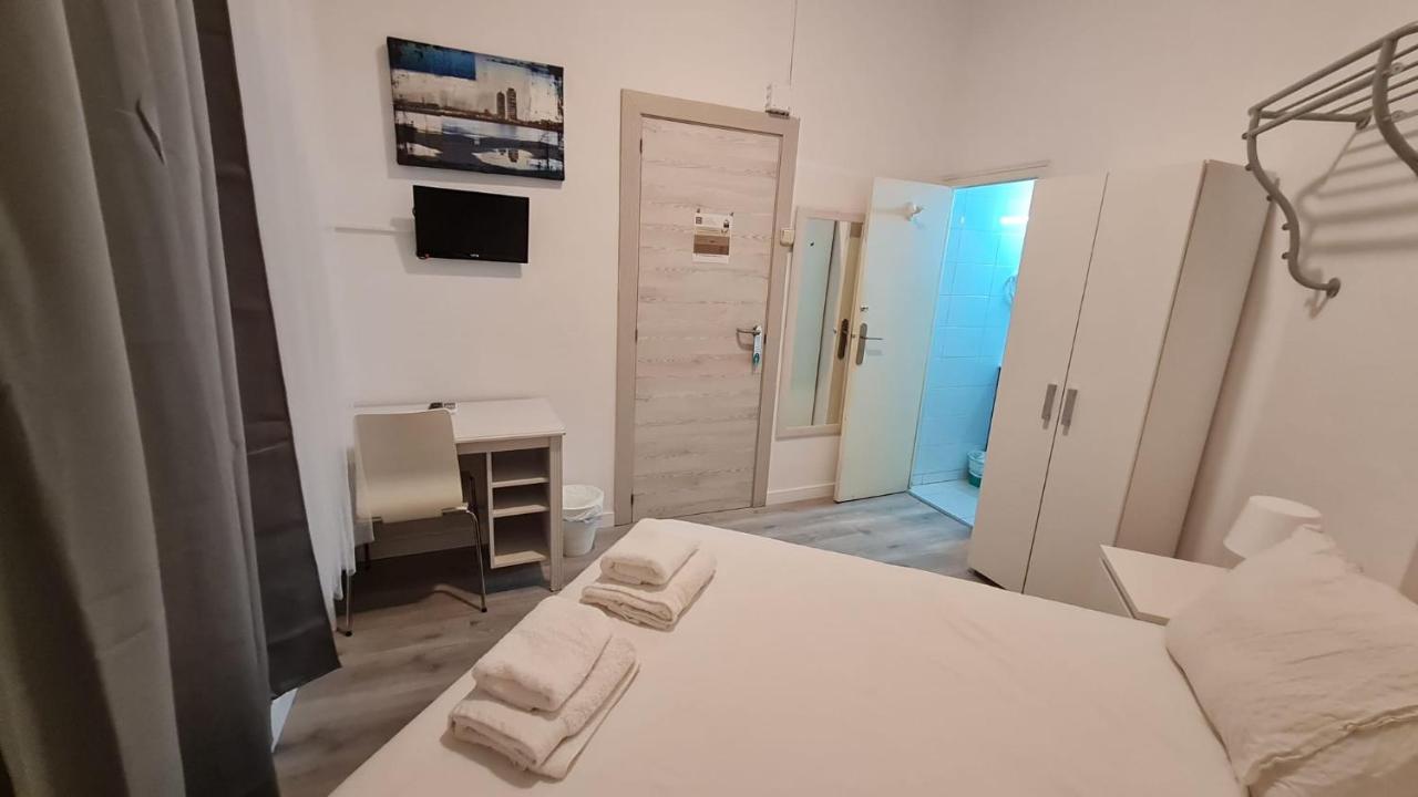 Hostal Eixample Барселона Екстер'єр фото