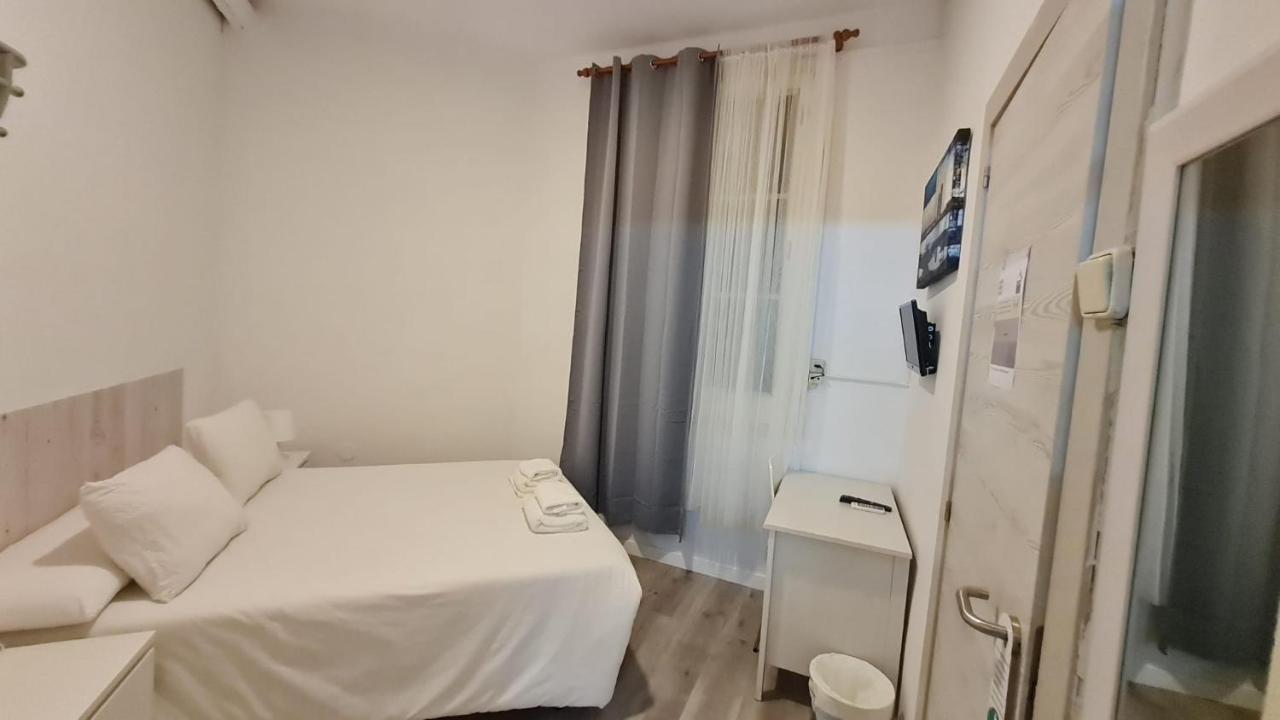 Hostal Eixample Барселона Екстер'єр фото
