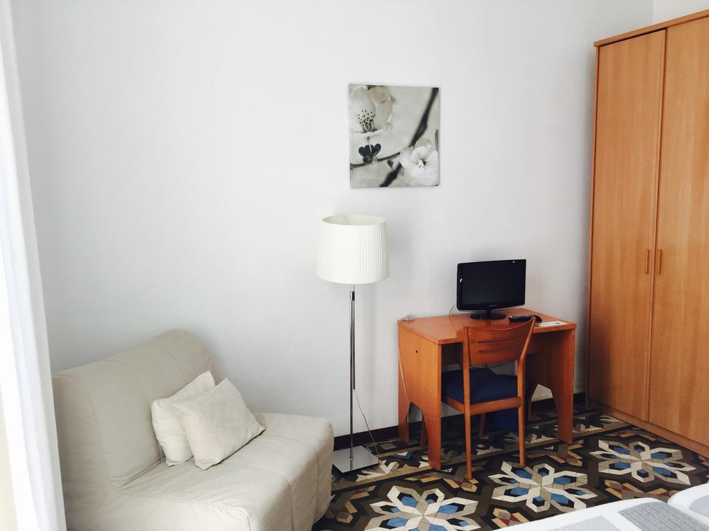 Hostal Eixample Барселона Номер фото