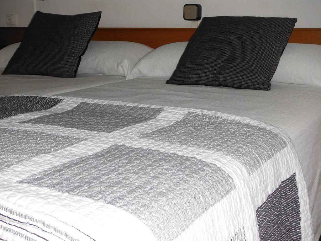 Hostal Eixample Барселона Номер фото