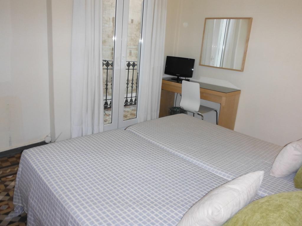 Hostal Eixample Барселона Номер фото