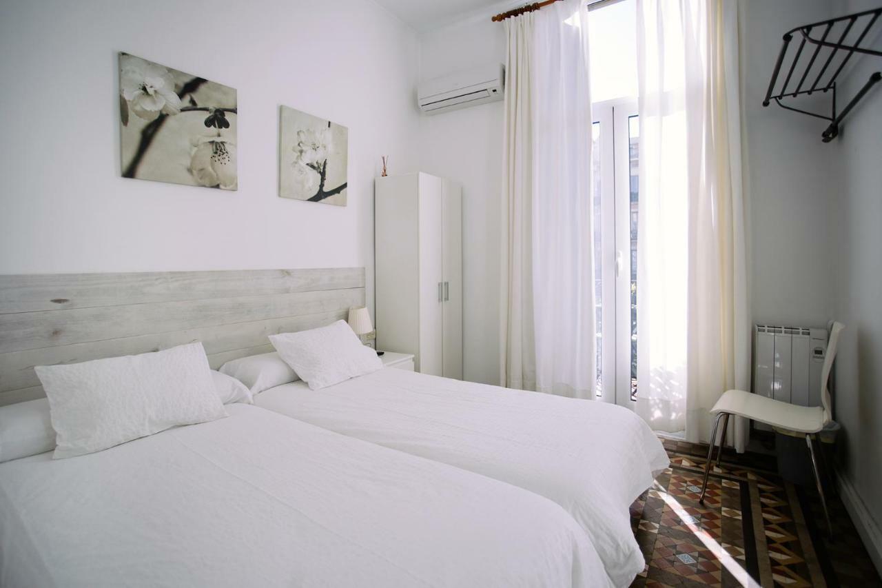 Hostal Eixample Барселона Екстер'єр фото